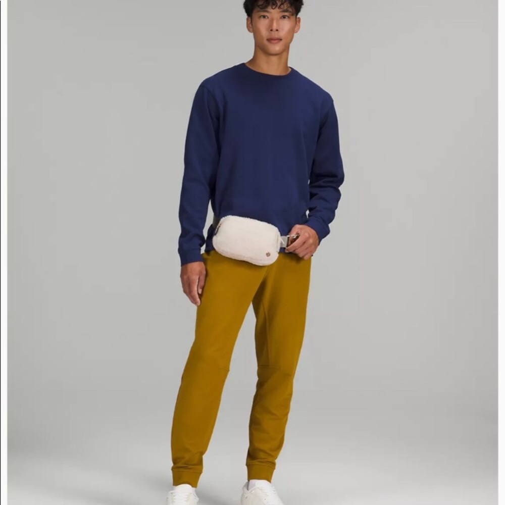 NWT LULULEMON Everywhere Fleece Belt Bag - Picture 6 of 7